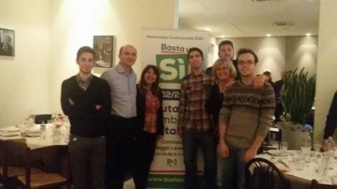 Una foto scattata a margine della serata con i nostri ospiti, i giovani iscritti del Circolo 6 e Gigliola Venturini